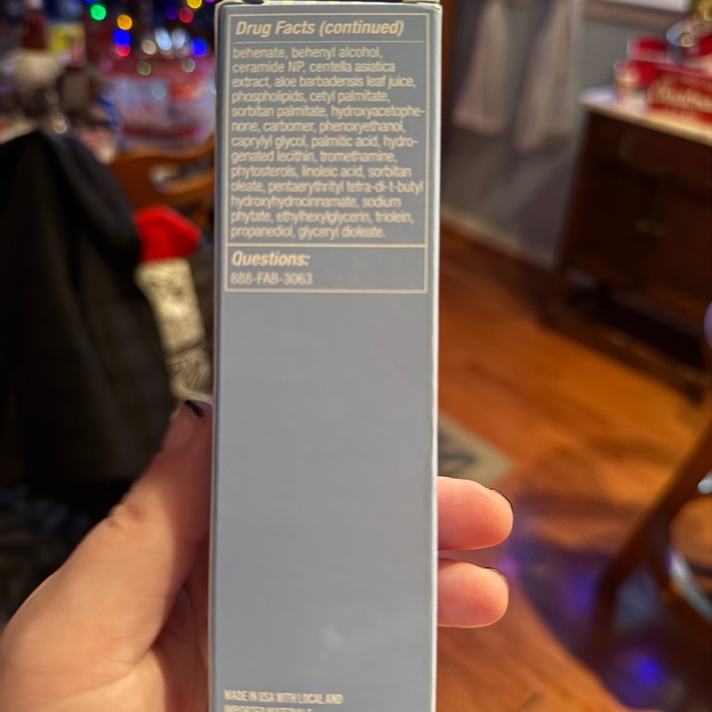 First Aid Beauty Ultra Repair Rescue Barrier Balm - Light Blue - Picture 3 of 5